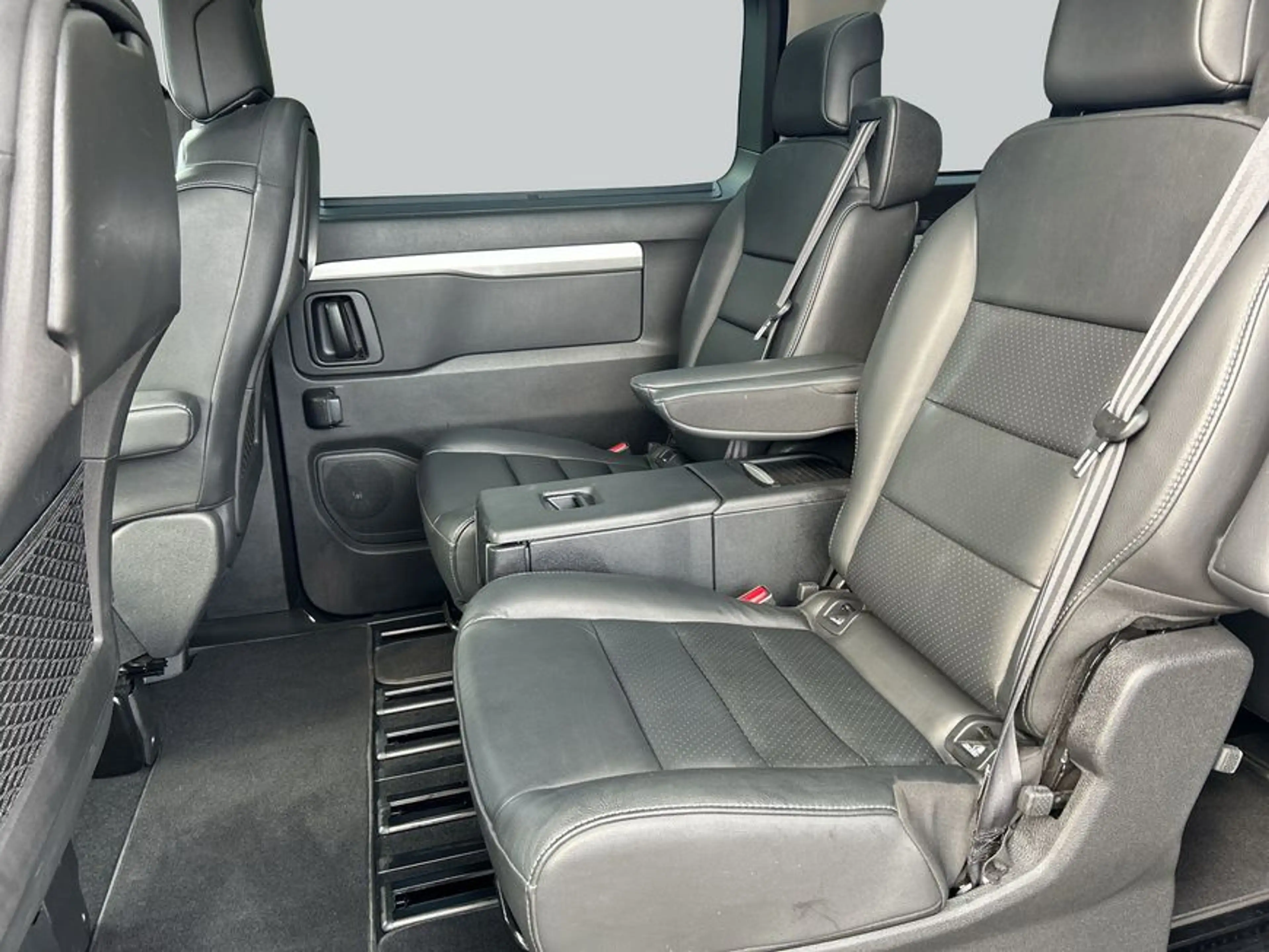 Toyota Proace Verso 2,0 D-4D (7-Si.) Executive — photo 11