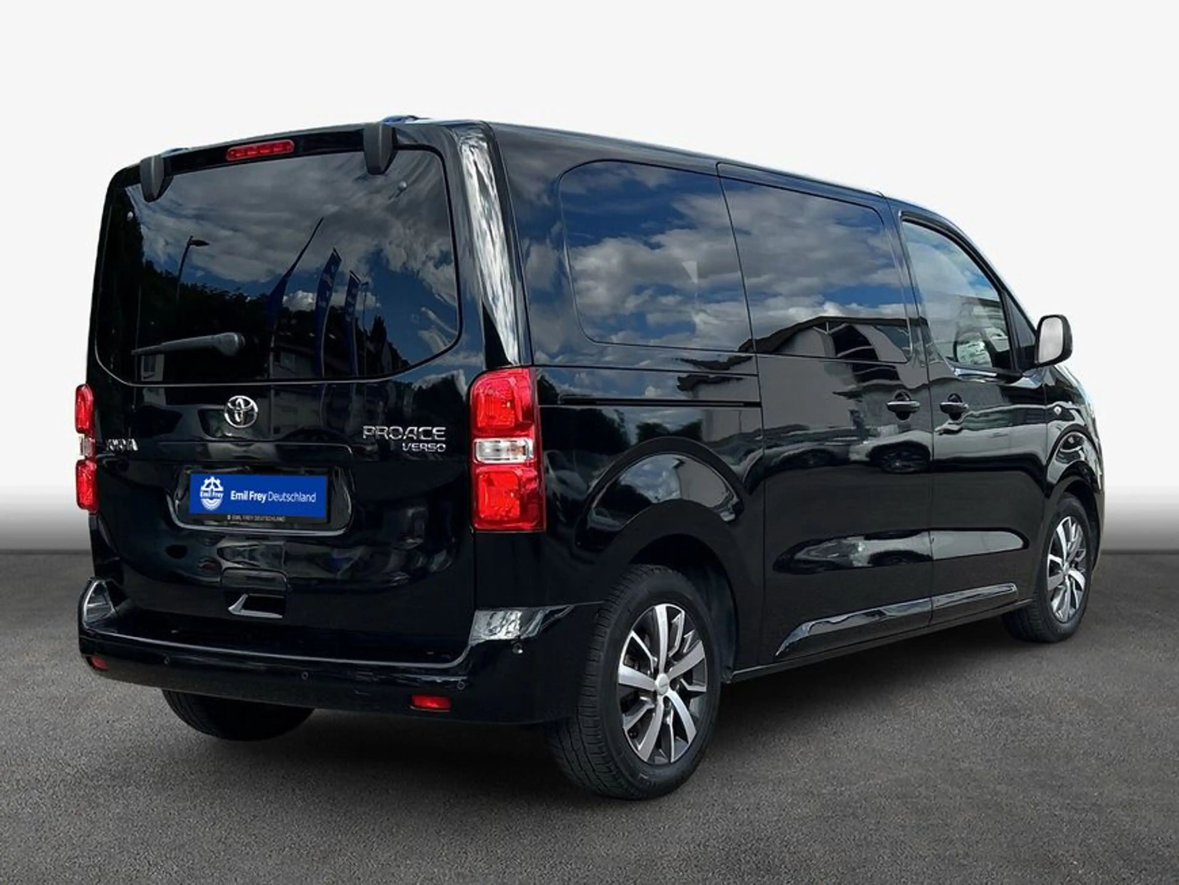 Toyota Proace Verso 2,0 D-4D (7-Si.) Executive — photo 2