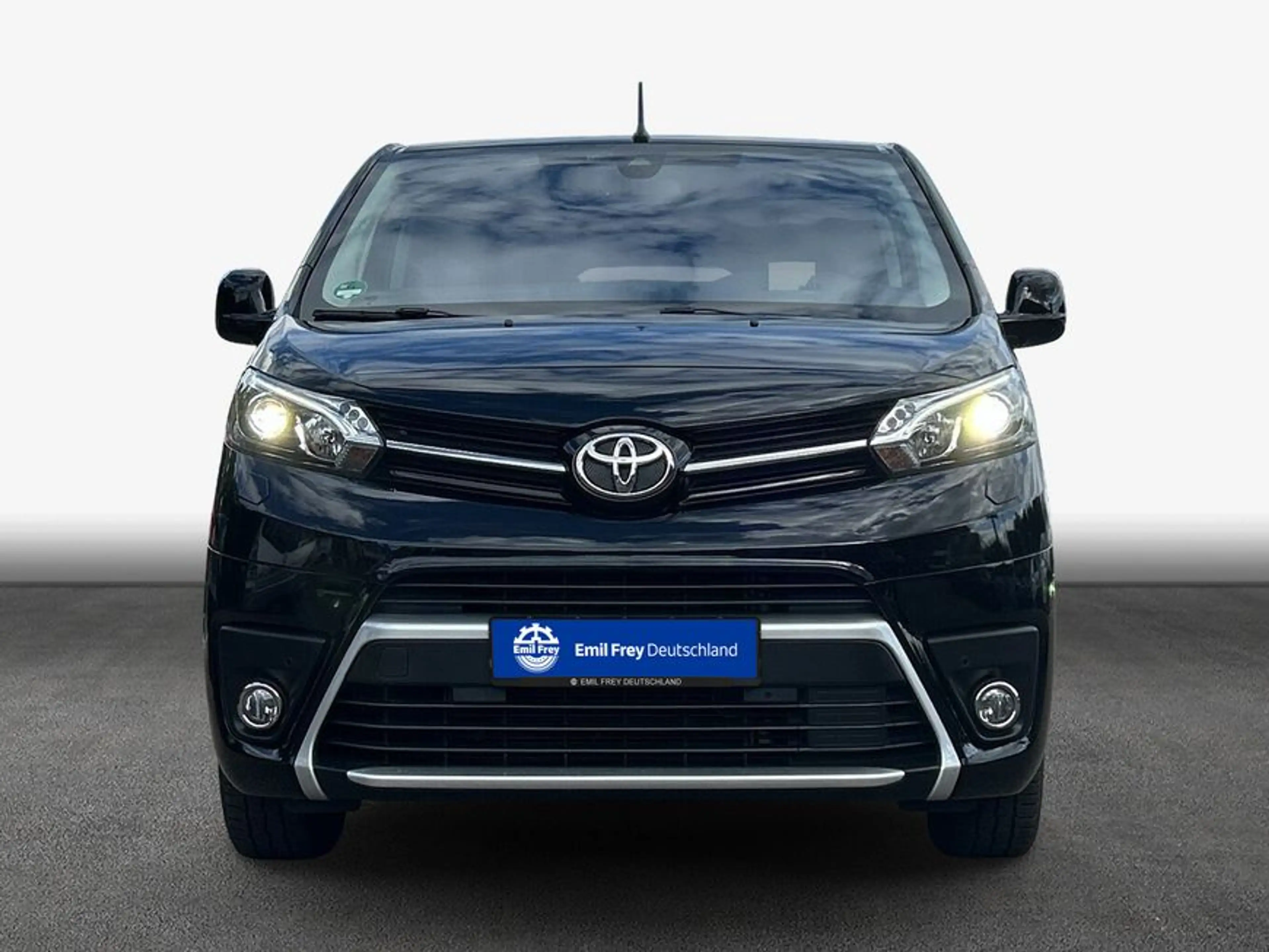 Toyota Proace Verso 2,0 D-4D (7-Si.) Executive — photo 3