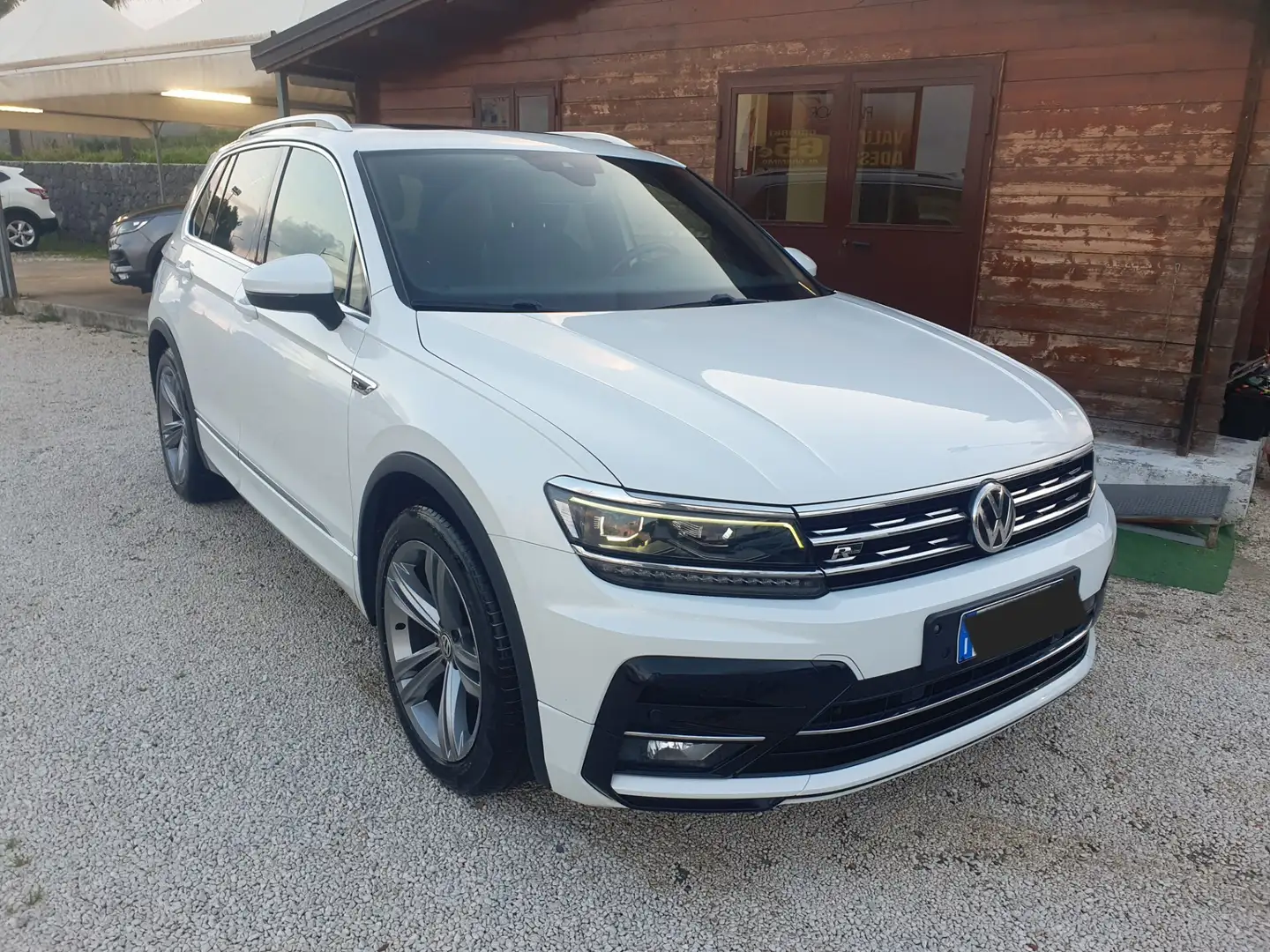 Volkswagen Tiguan 2.0 TDI SCR 4MOTION Executive BlueMotion Technolog Bianco - 1