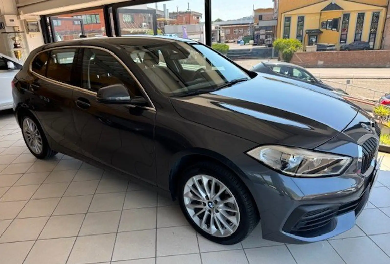 BMW 116 Serie 1 F40 116d Advantage auto Grigio - 2