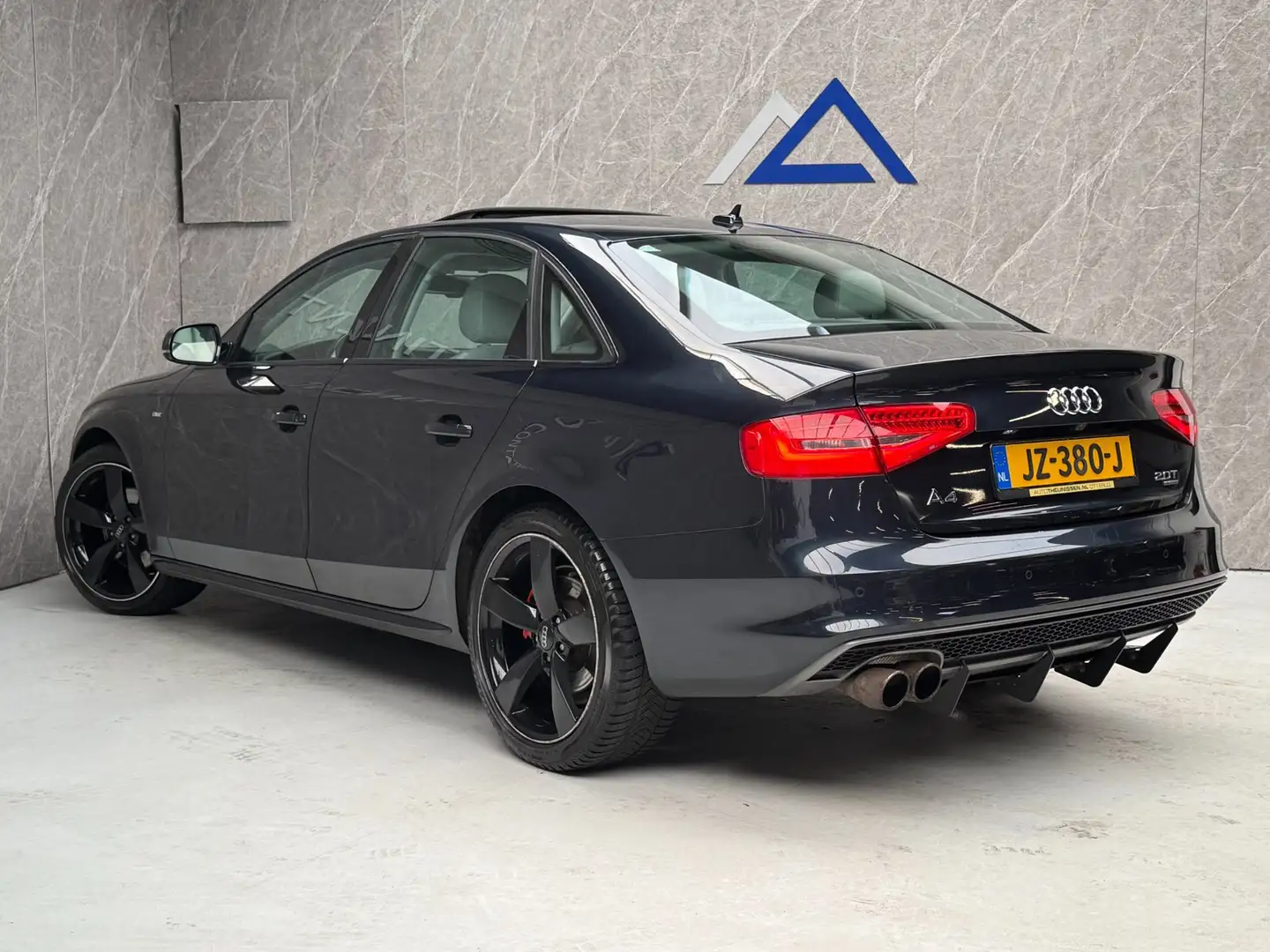 Audi A4 Limousine 2.0 TFSI 220 PK quattro Sport Edition Blau - 2