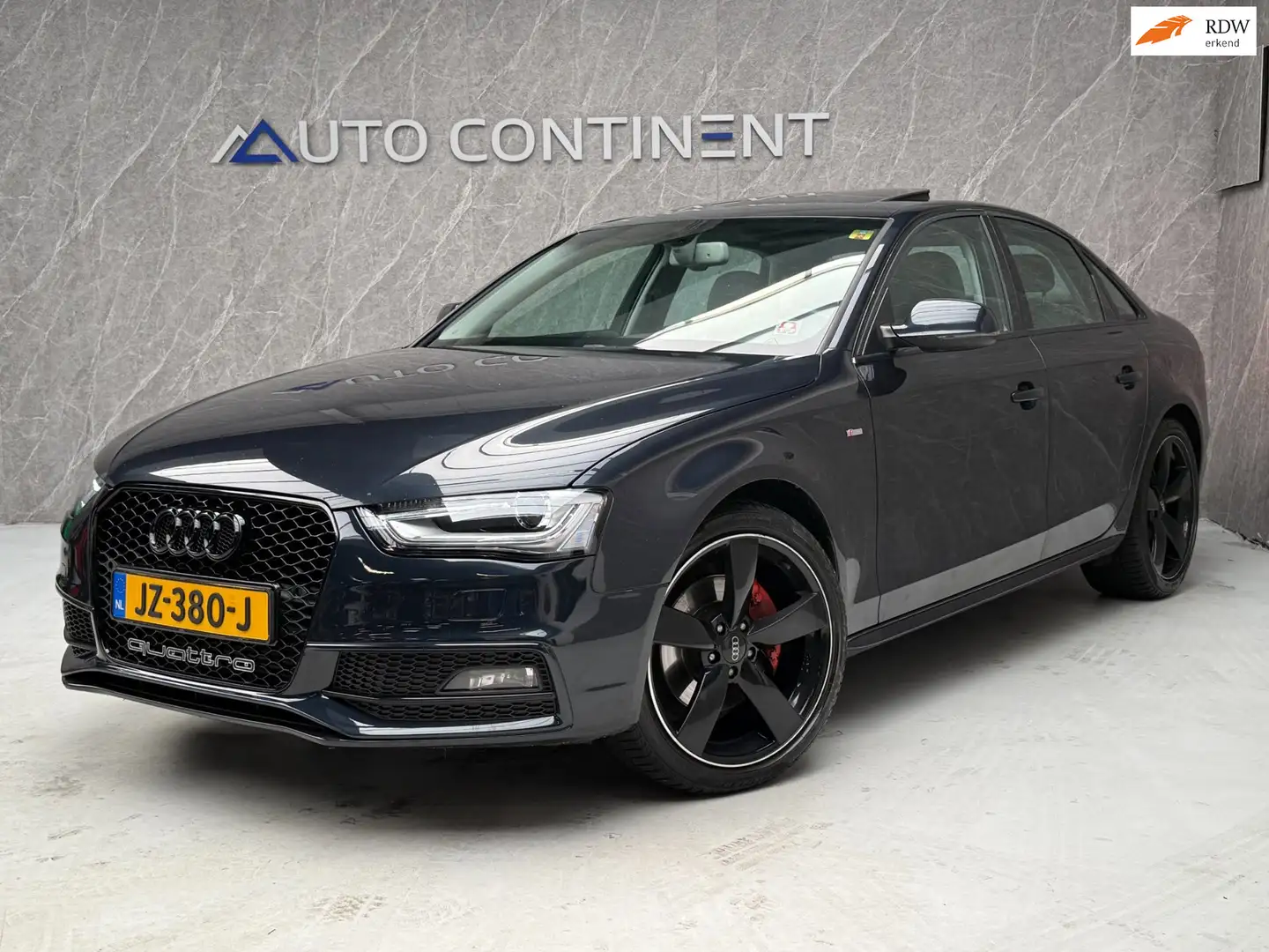 Audi A4 Limousine 2.0 TFSI 220 PK quattro Sport Edition Blau - 1