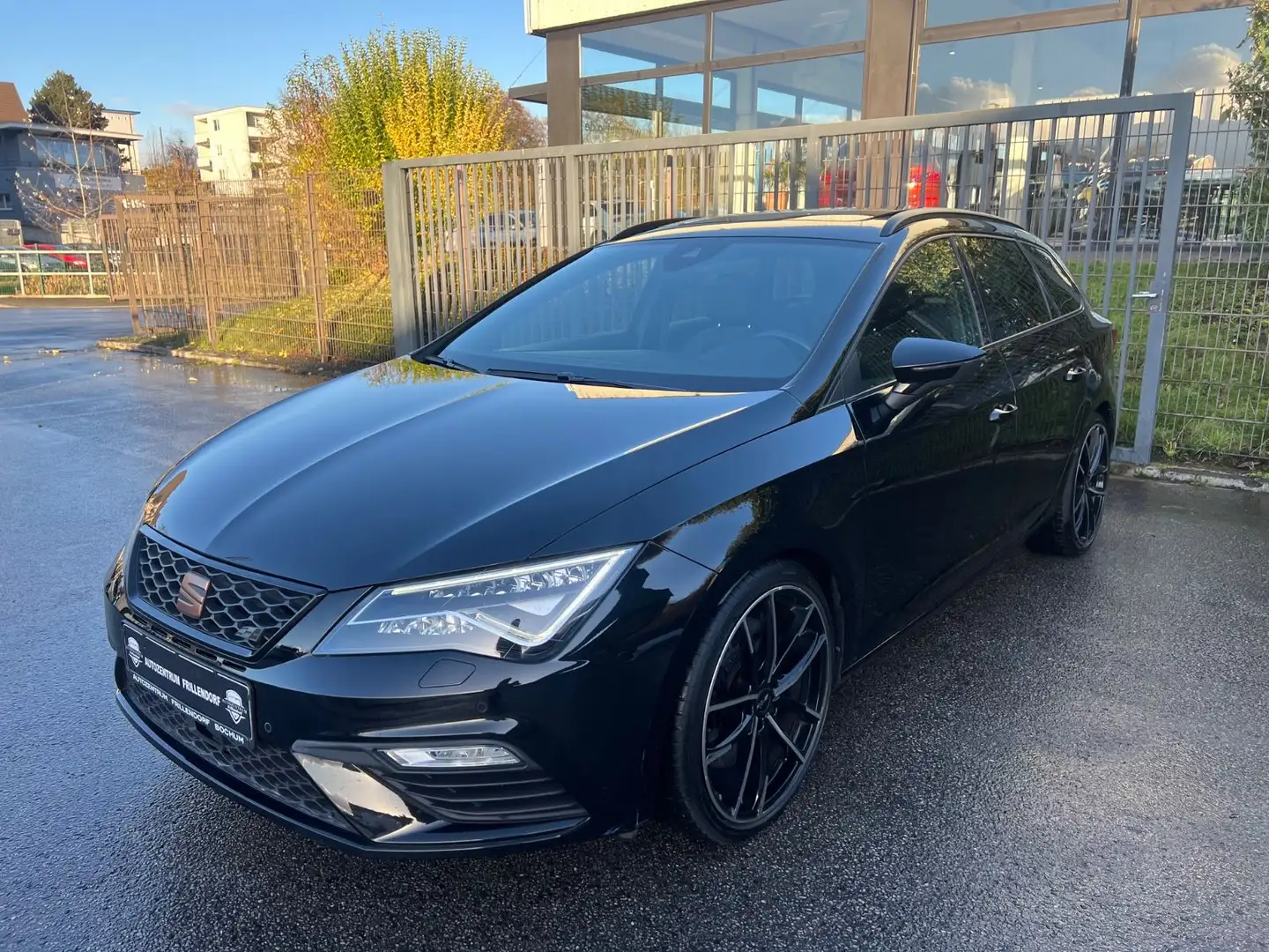 SEAT Leon ST Cupra 300 4Drive HGP UMBAU /PANO/LED!!! Schwarz - 1