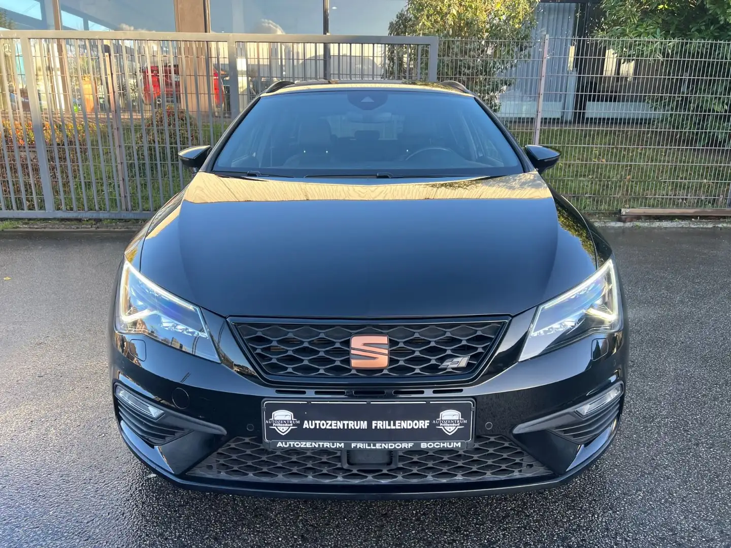 SEAT Leon ST Cupra 300 4Drive HGP UMBAU /PANO/LED!!! Schwarz - 2