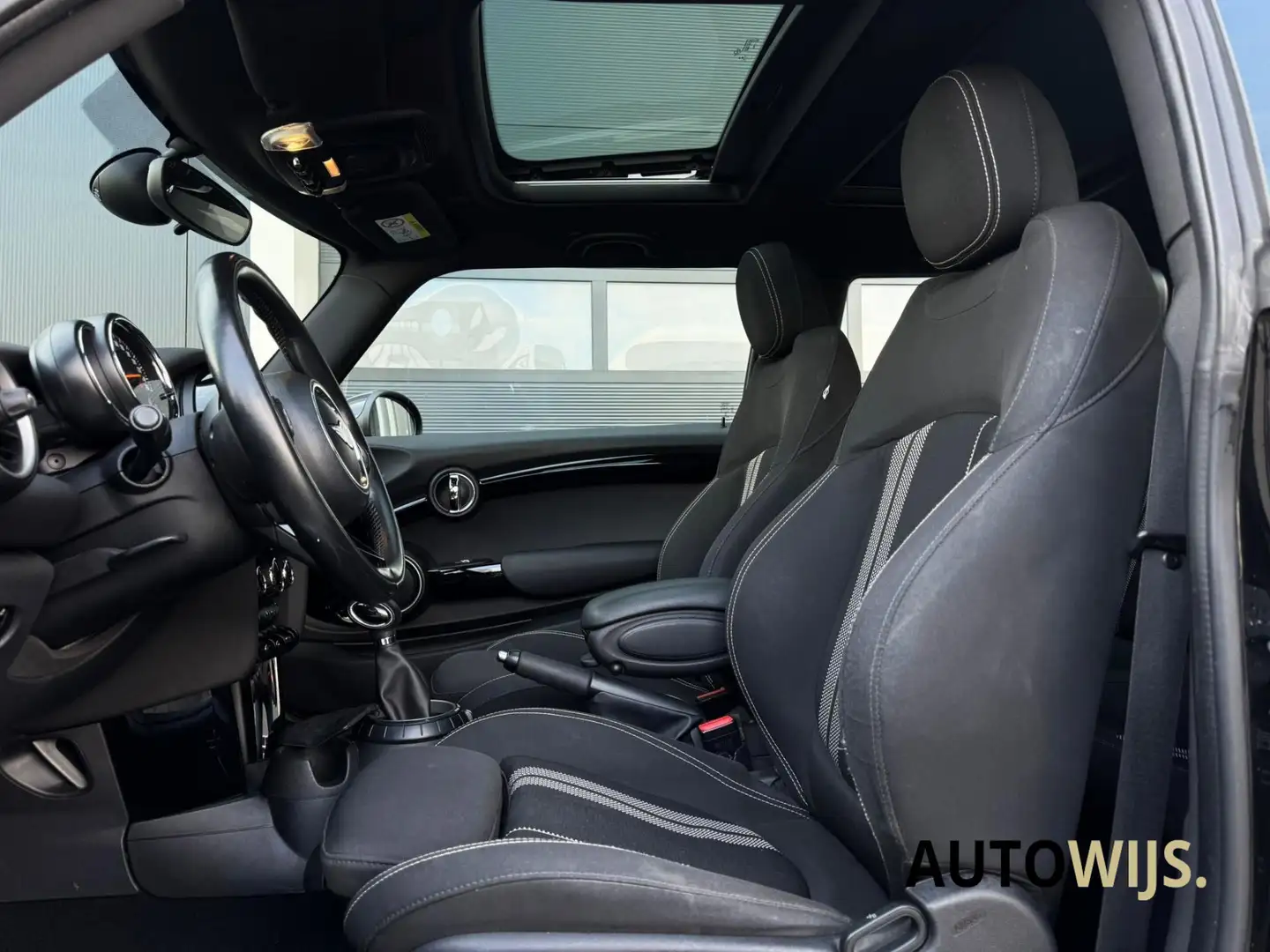 MINI Cooper S Mini 2.0 Chili Serious Business|Pano|AUT|LED|Carpl Zwart - 2