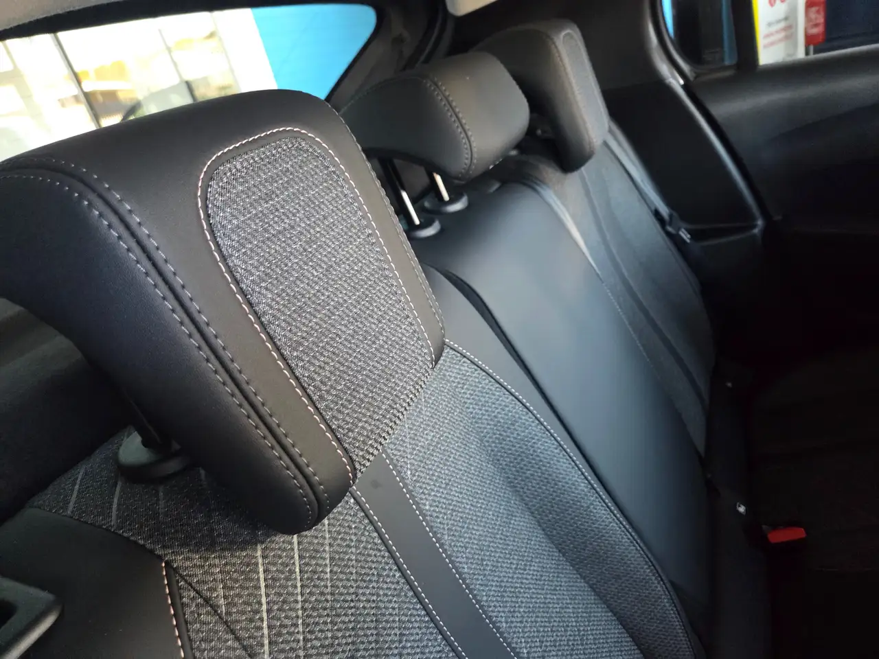 Peugeot 208 208 ALLURE 100 CV NAVIGATORE E VISION PACK 19