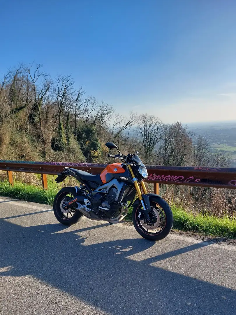 Yamaha MT-09 Arancione - 2