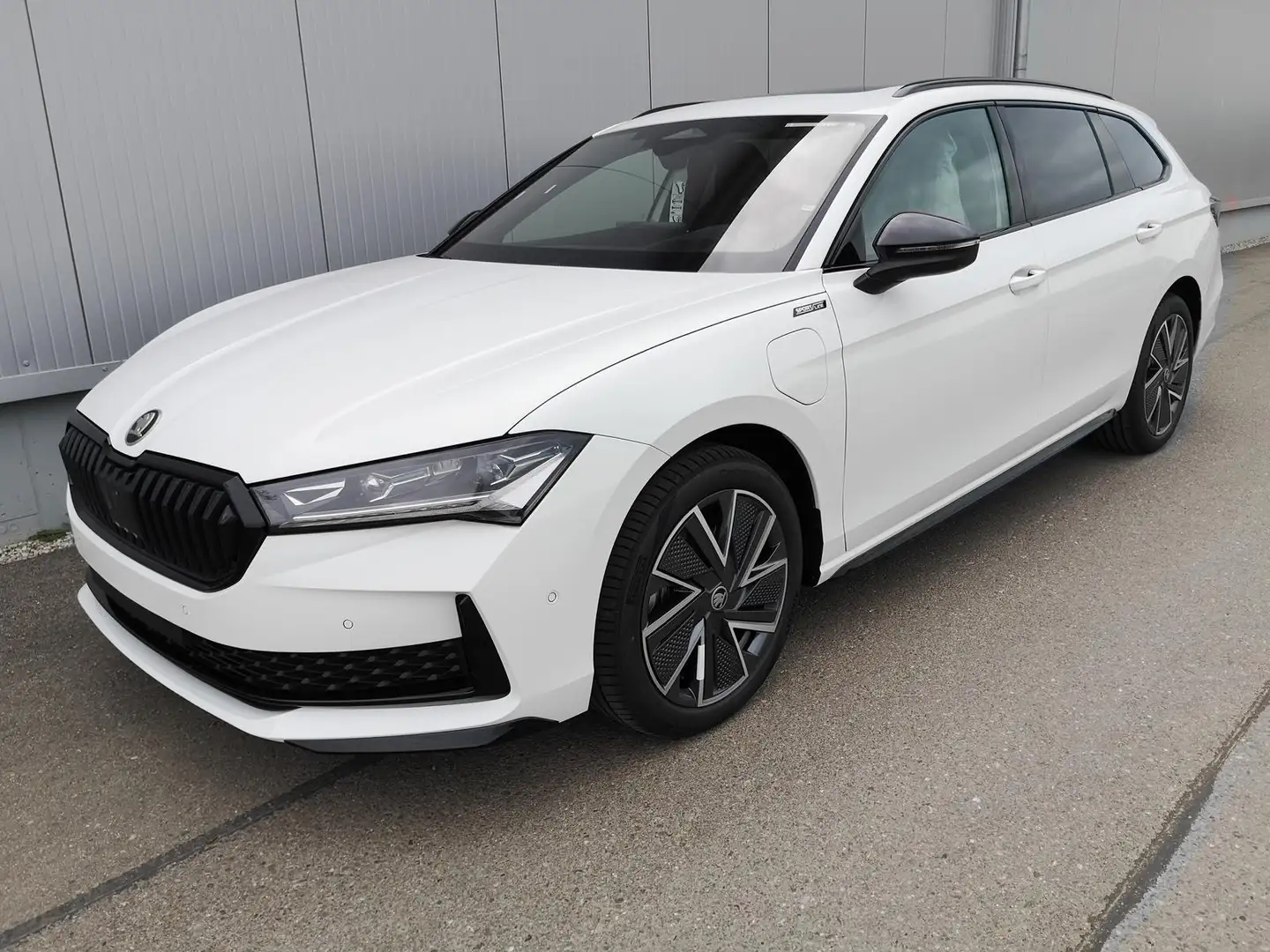 Skoda Superb Kombi 1.5 TSI iV Sportline Head Up Pano AHK GV5 Weiß - 1