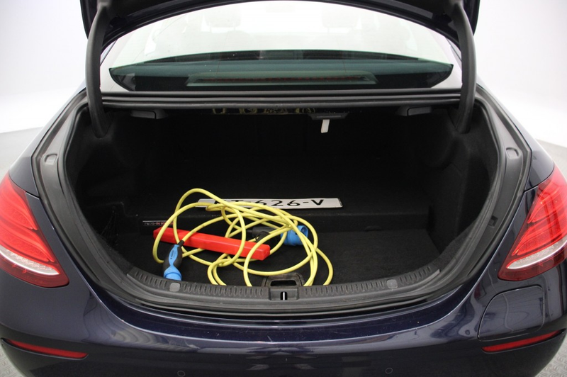 Mercedes-Benz E 350 Sedan e Lease Edition - Carplay, Camera, Half Leer — photo 13