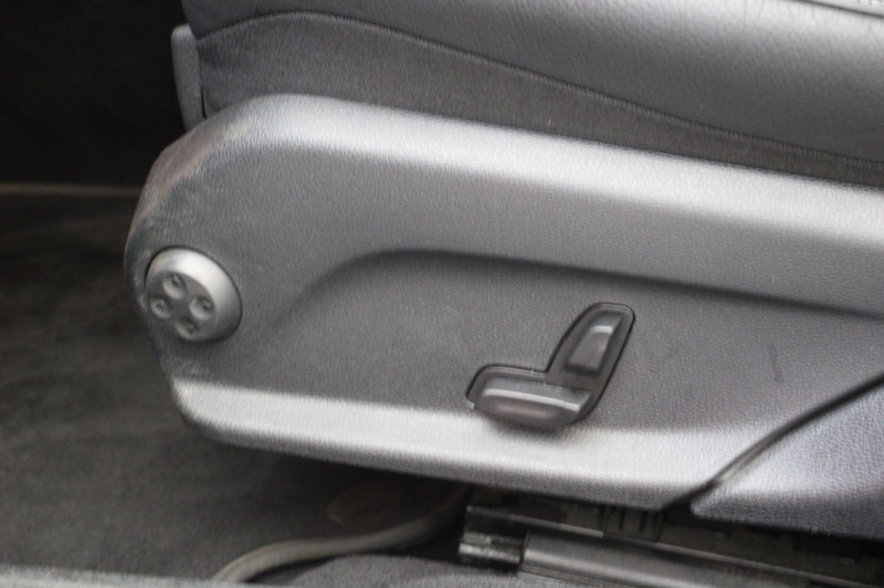 Mercedes-Benz E 350 Sedan e Lease Edition - Carplay, Camera, Half Leer — photo 11