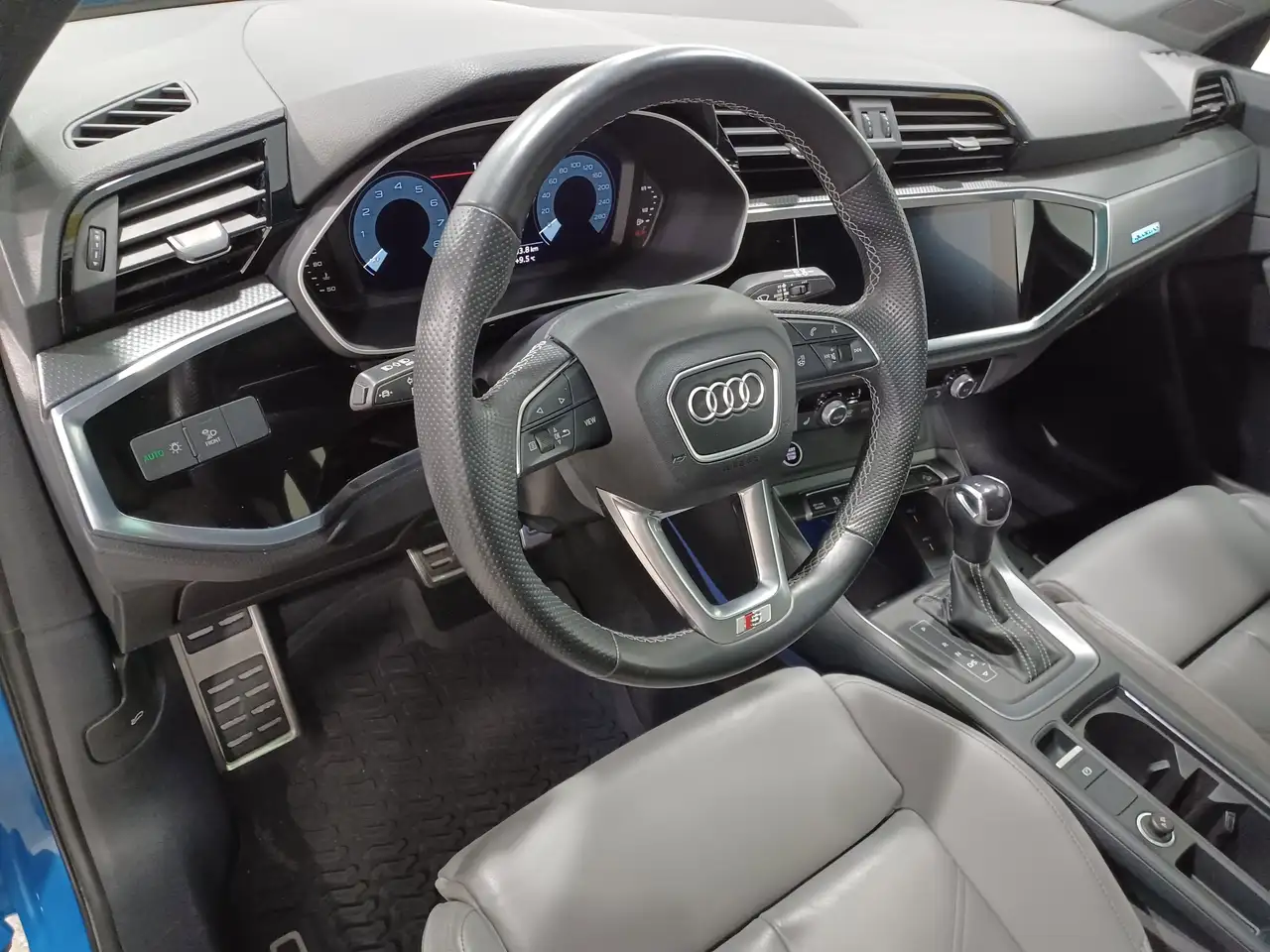 Audi Q3 снимка Audi Q3