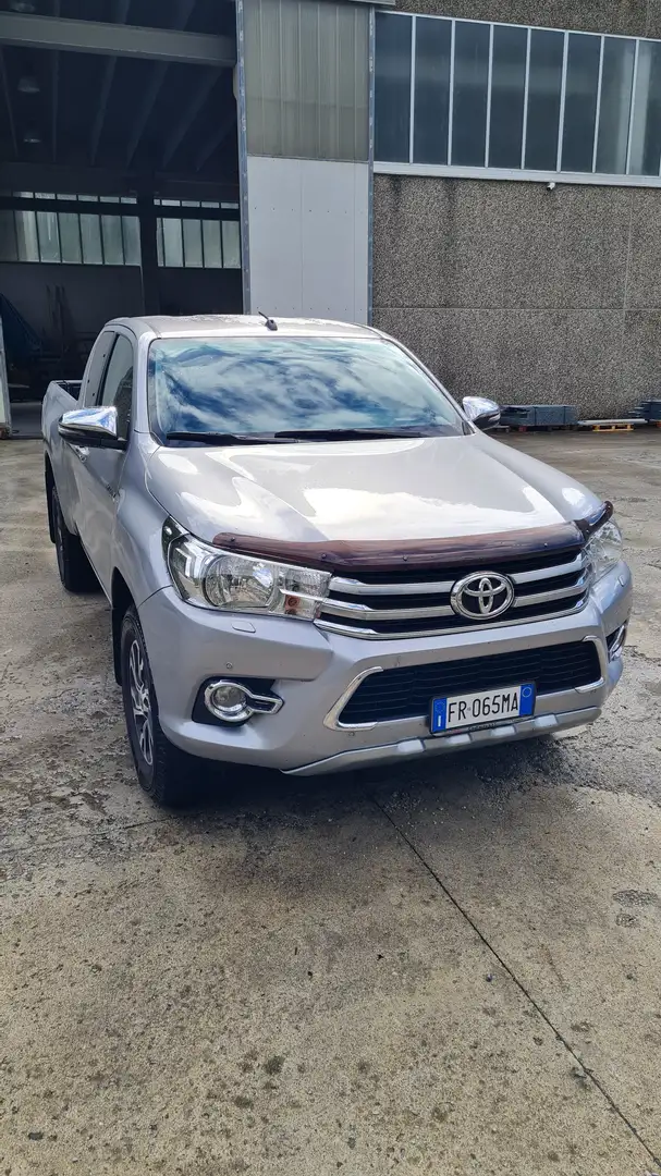 Toyota Hilux Hilux 2.4 d-4d extra cab Comfort 4wd Grigio - 2