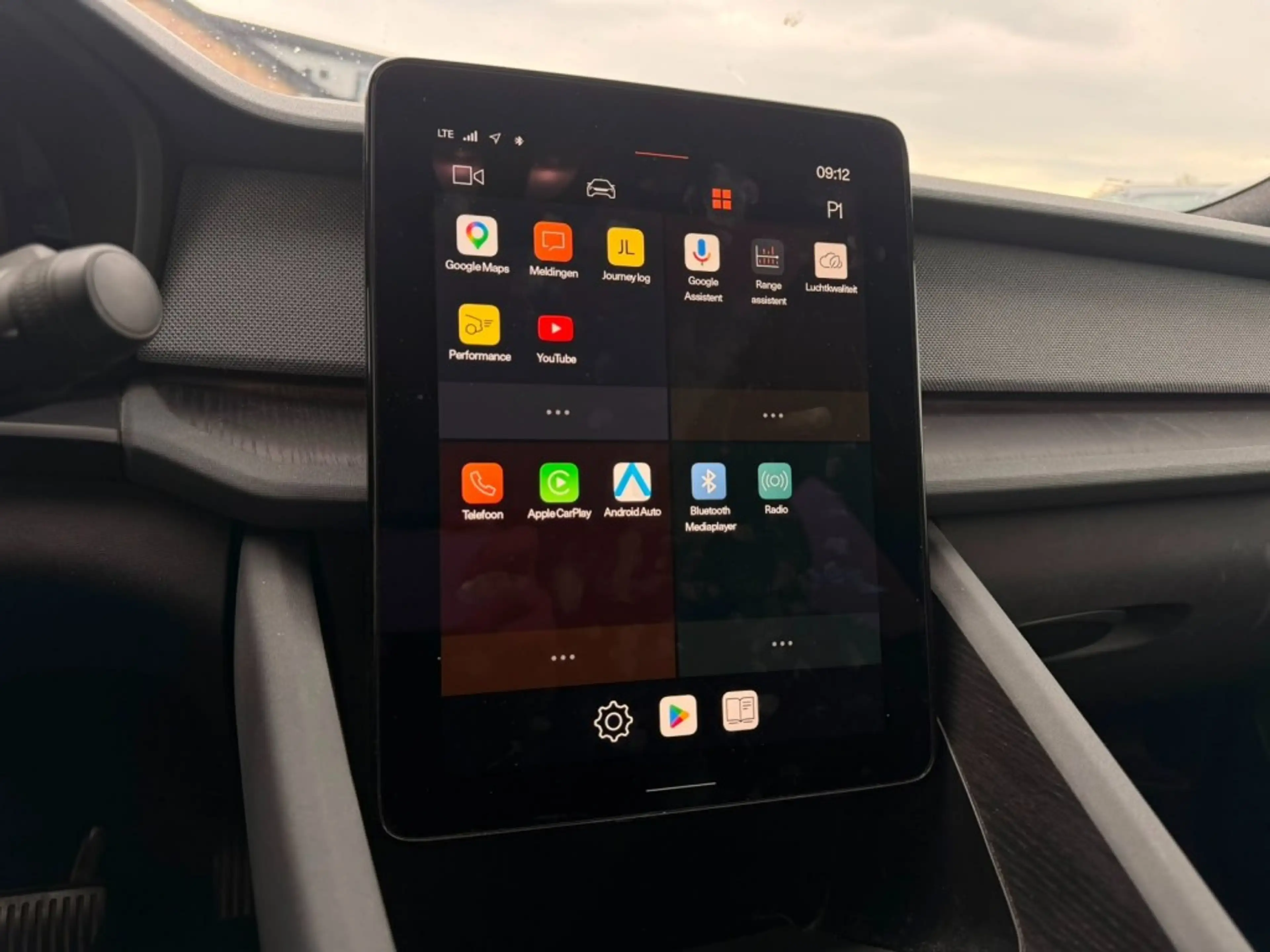 Polestar 2 STANDARD RANGE SINGLE MOTOR 69KWH. CARPLAY, PANO, — photo 12