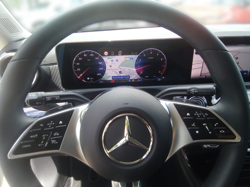 Mercedes-Benz A 180 Progressive LED — photo 11