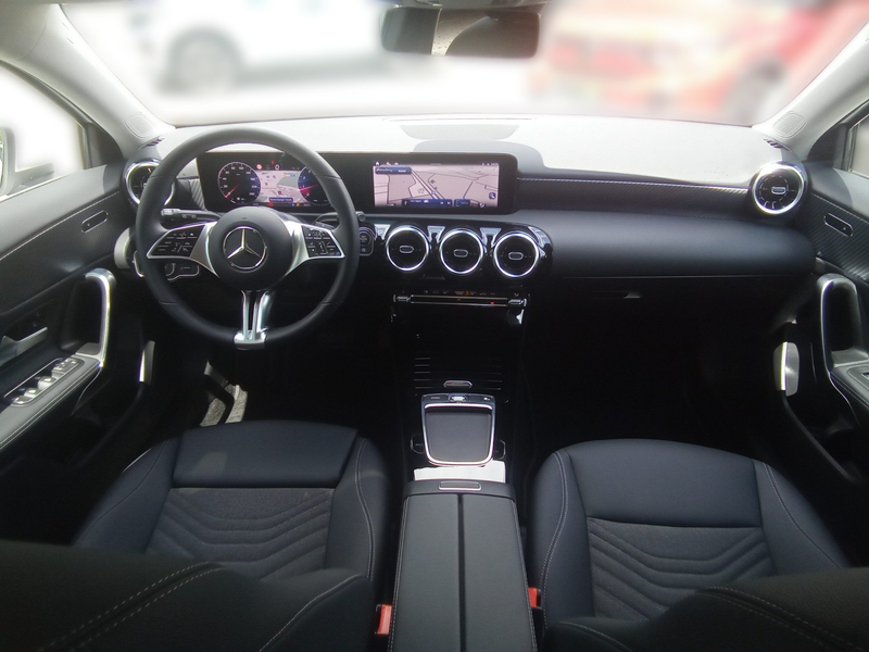 Mercedes-Benz A 180 Progressive LED — photo 13