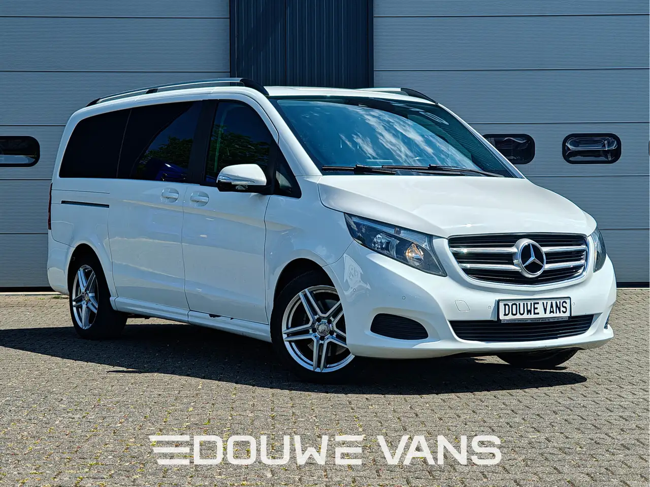 Mercedes-Benz V 220