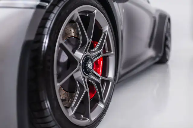 Porsche 911 view 8