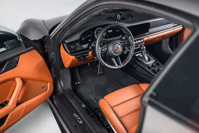 Porsche 911 view 9