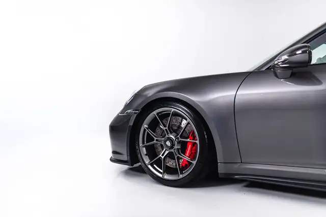 Porsche 911 view 5