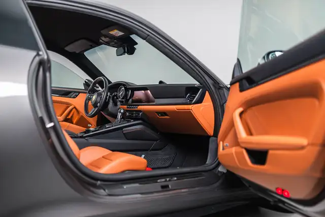Porsche 911 view 12