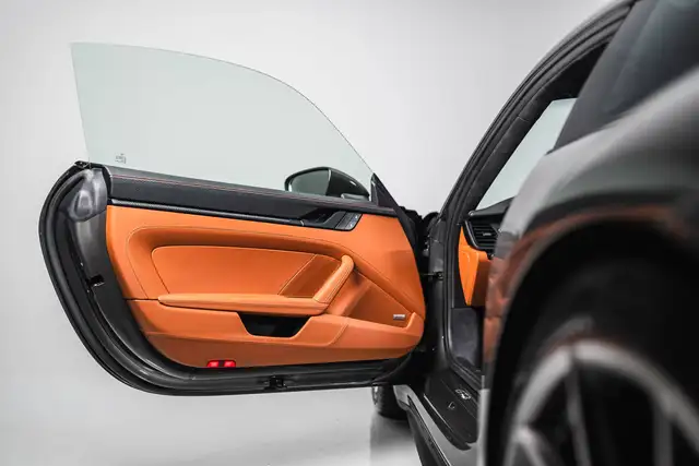 Porsche 911 view 11