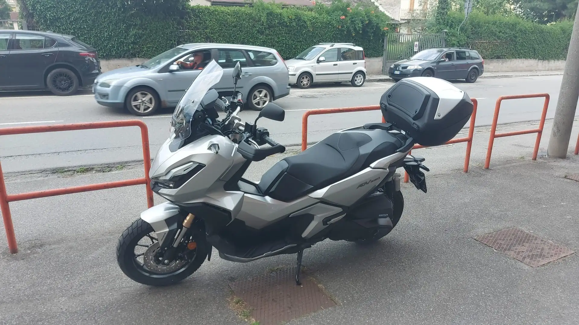 Honda ADV 350 Argento - 2