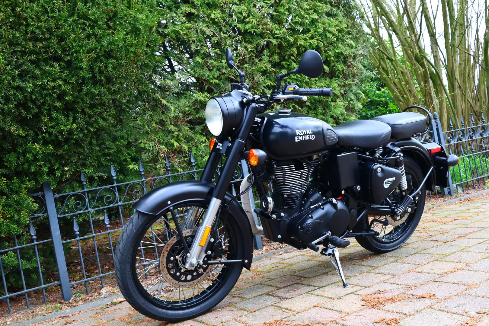 Royal Enfield CLASSIS 500 STEALTH BLACK ABS A2 Zwart - 2