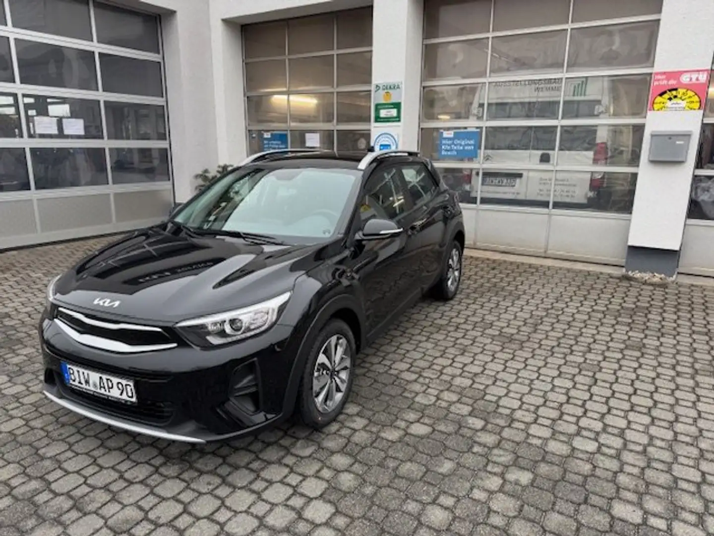 Kia Stonic 1,0T  100 DCT Vision STD Zwart - 2