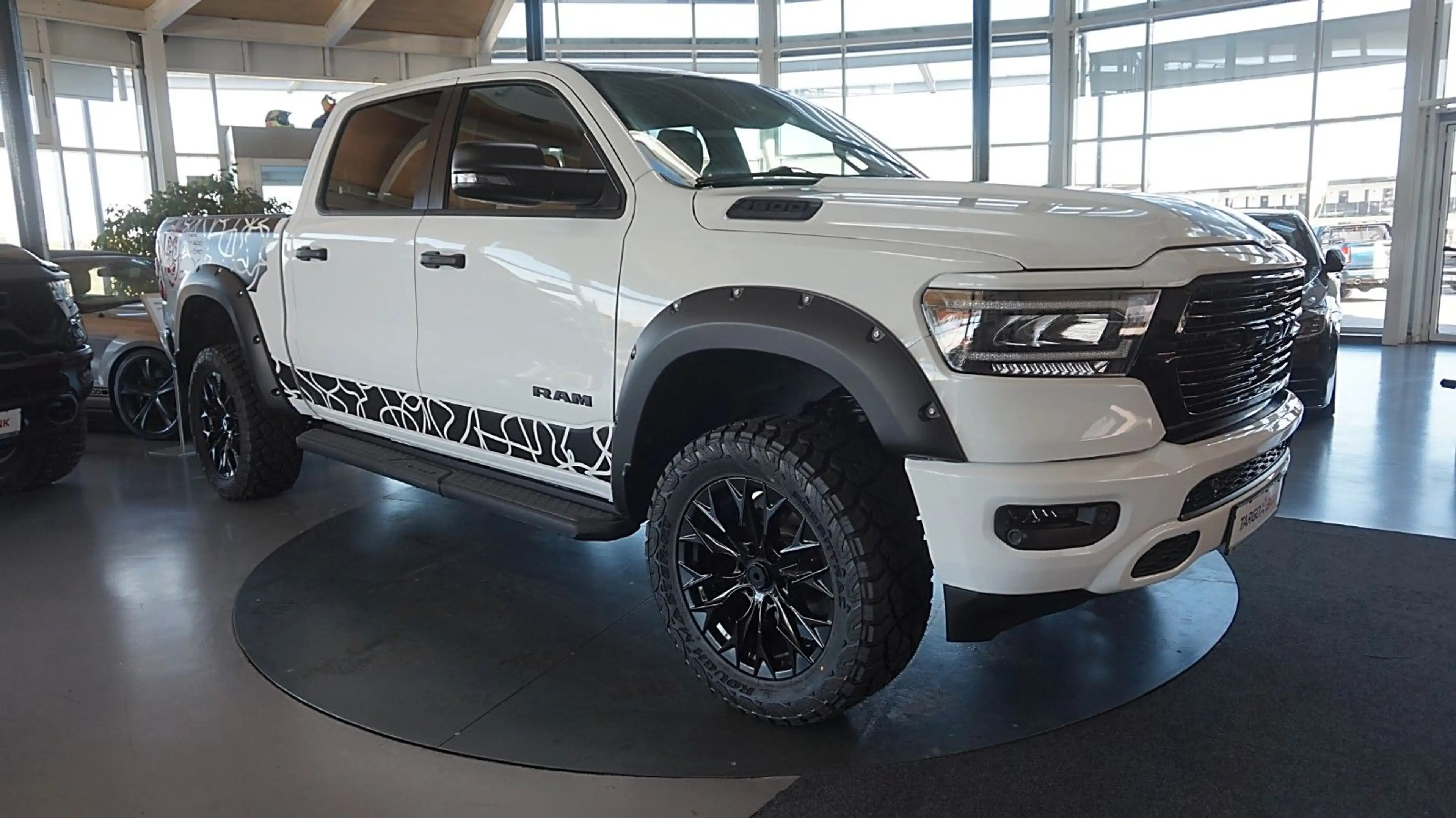 Dodge RAM 1500 HEMI V8eTorque*Crew-Cab*hoch-breit*AHK* — photo 3