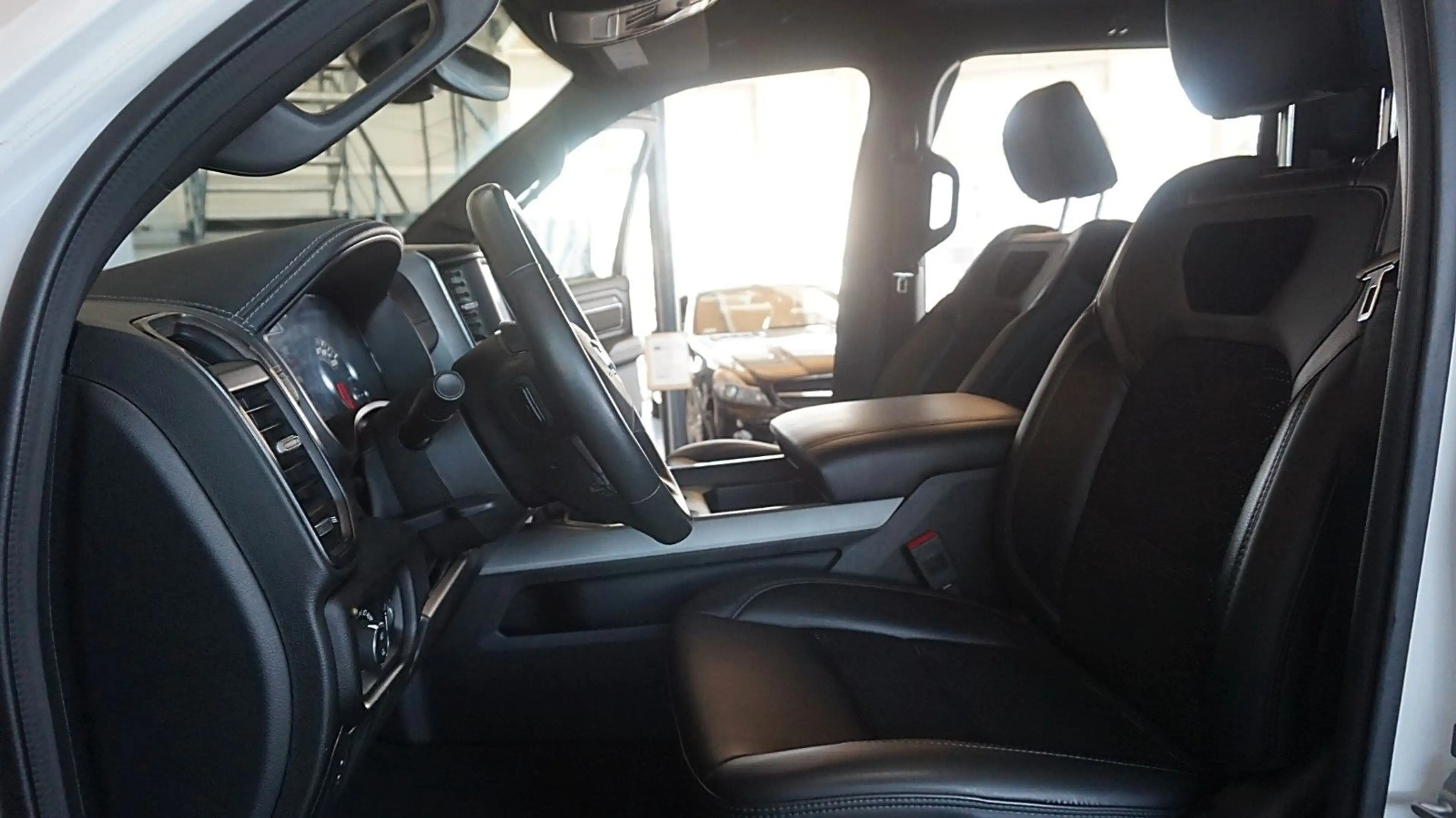 Dodge RAM 1500 HEMI V8eTorque*Crew-Cab*hoch-breit*AHK* — photo 12
