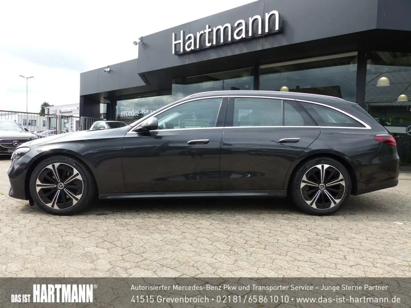 Mercedes-Benz E 220 d T AVANTGARDE+AHK+PANO+WINTER+DISTR+TOTWI Grau - 2