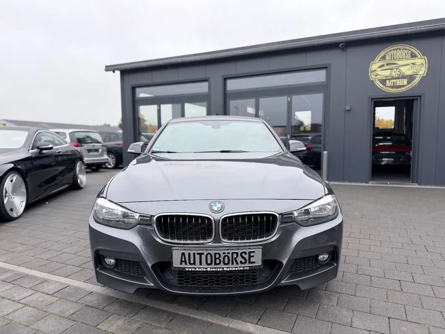 BMW 320 d M Sport*2. Hand* Grau - 2