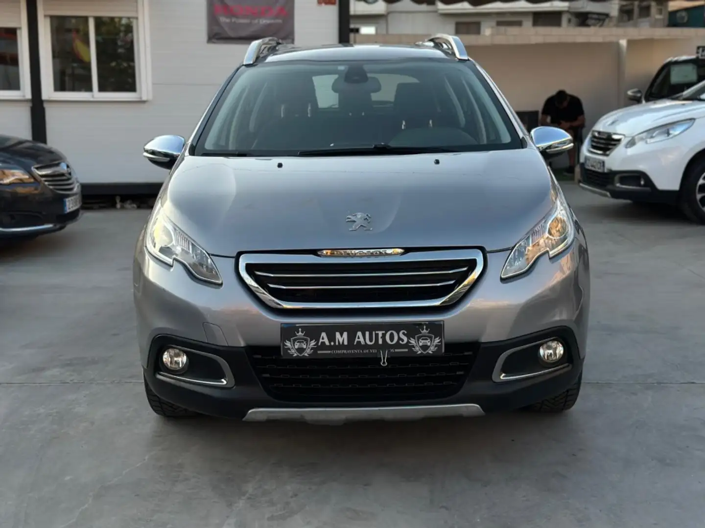Peugeot 2008 1.6 e-HDI Active Grau - 2