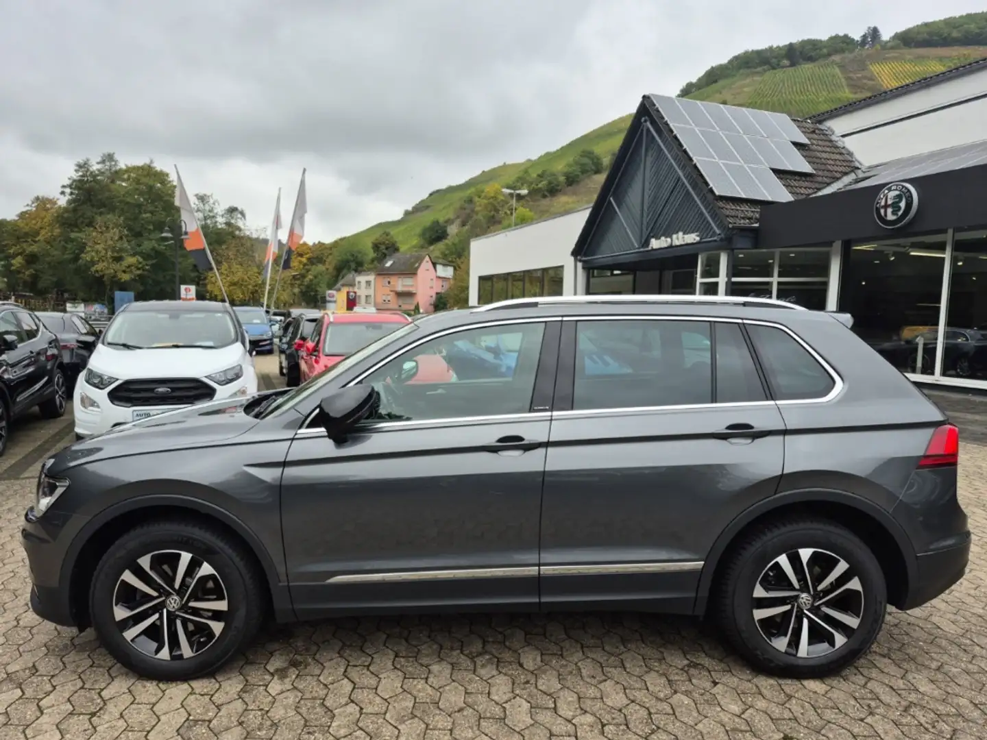 Volkswagen Tiguan 2.0 TDI IQ.DRIVE 4Motion Panorama CarPlay Grau - 2