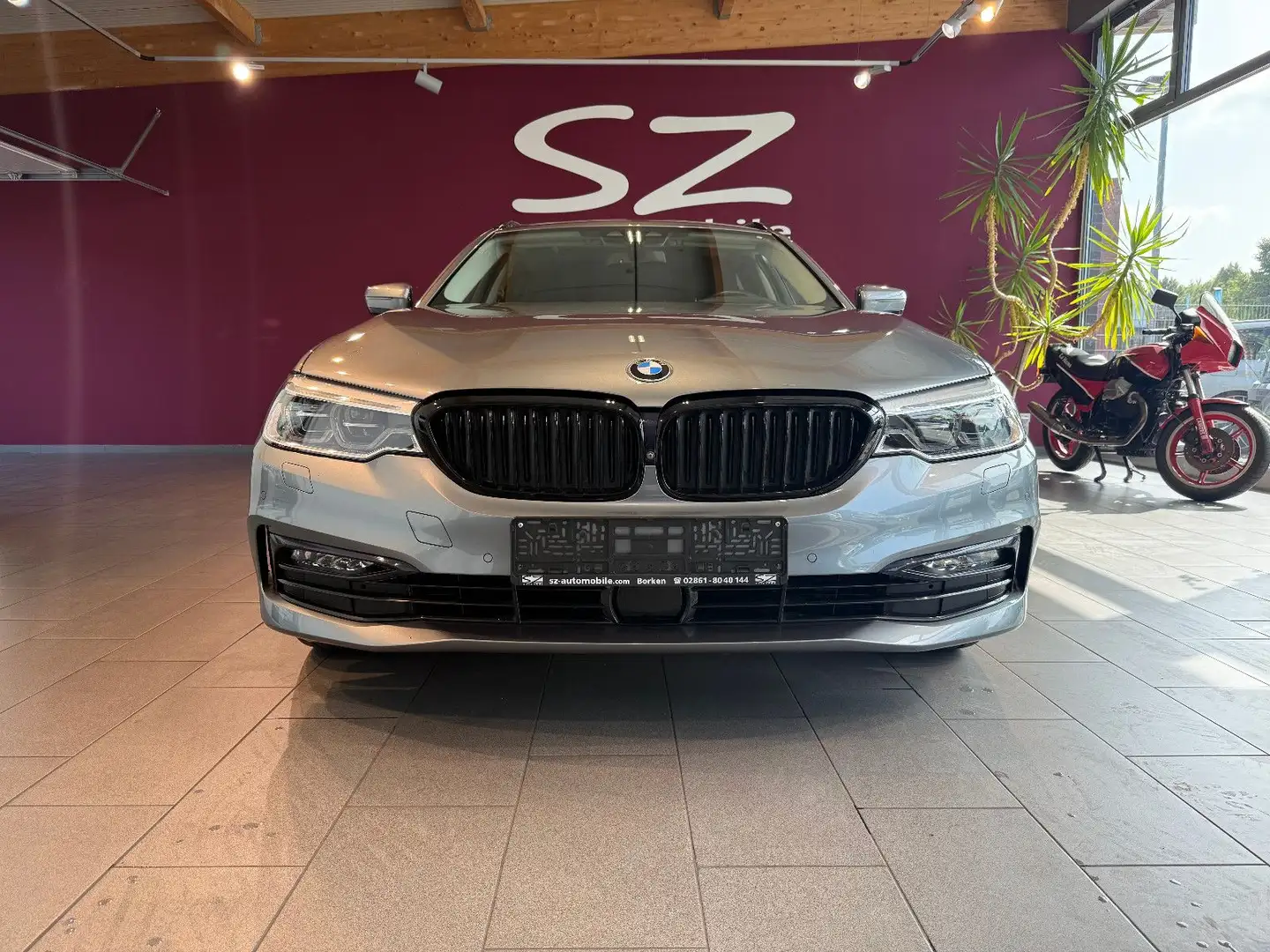BMW 540 i *HUD*AHK*Kamera*Massage*LED* Modrá - 2