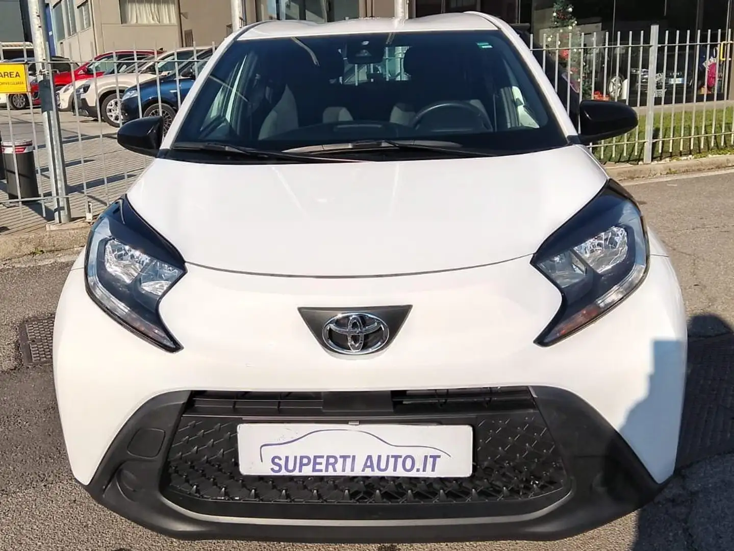 Toyota Aygo Aygo X Air  1.0 Lounge Air 72cv Bianco - 2