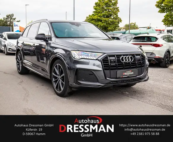 Audi Q7 view 3