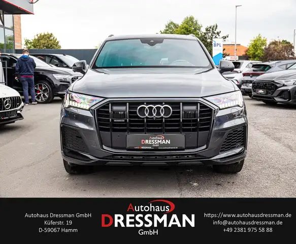 Audi Q7 view 2