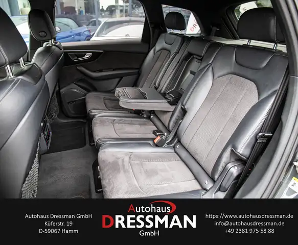 Audi Q7 view 11
