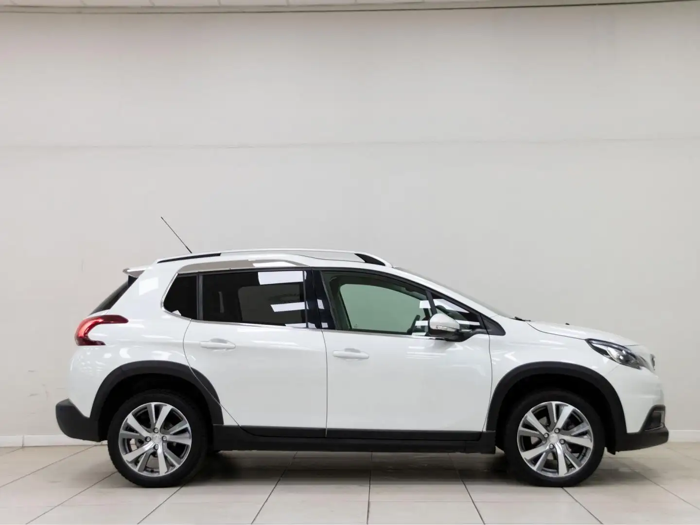 Peugeot 2008 1.6 BlueHDI Allure 100 Blanco - 2