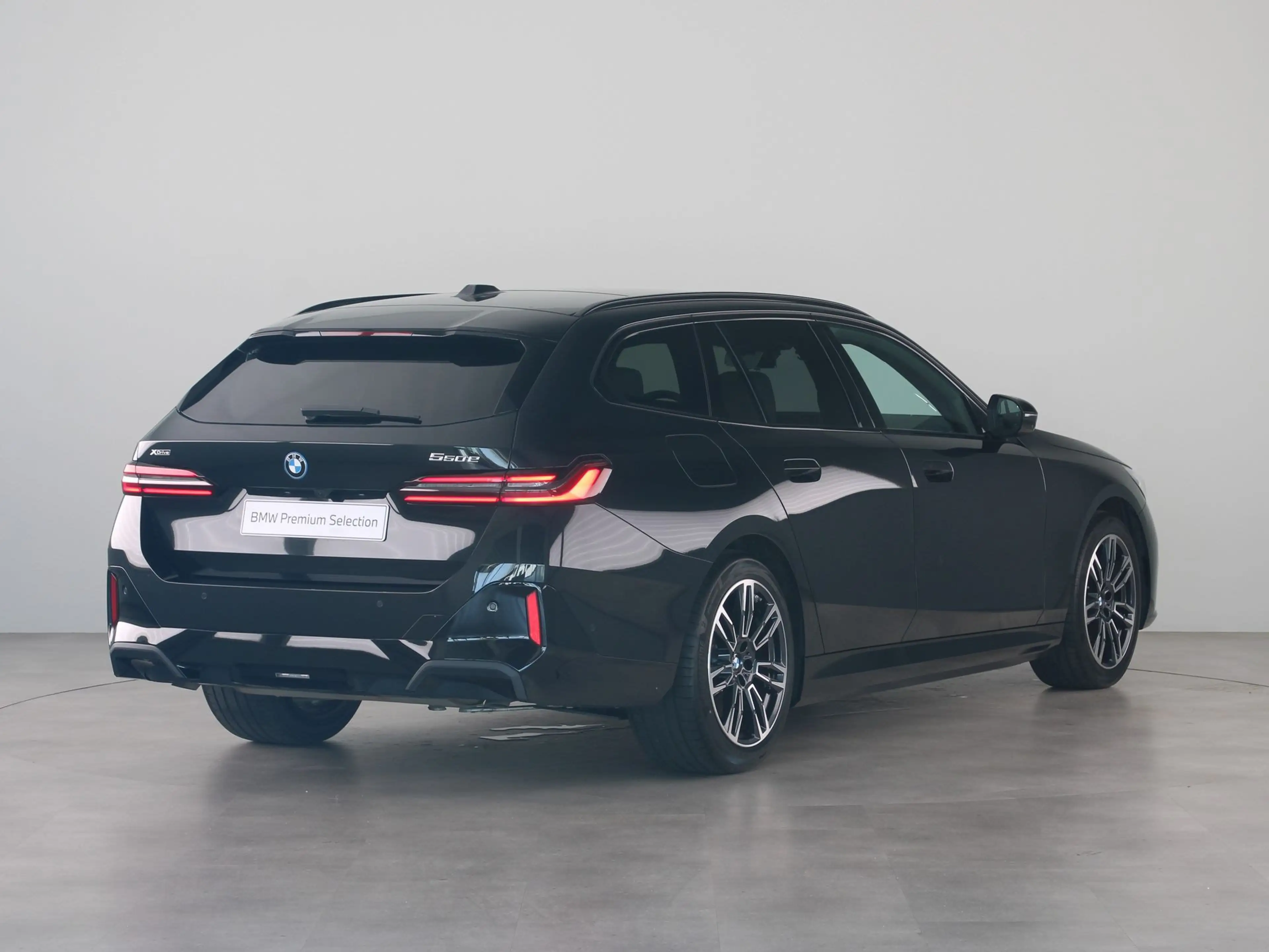 BMW 550 5 Serie 550e Touring xDrive — photo 11