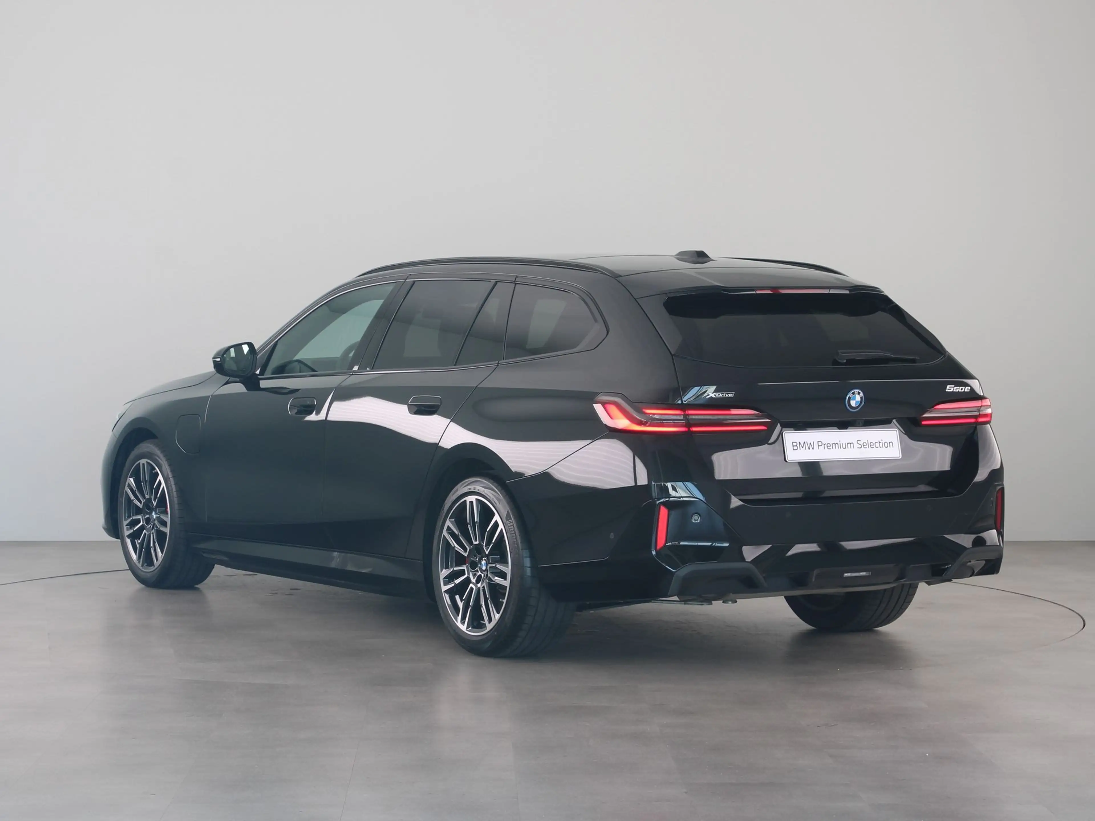 BMW 550 5 Serie 550e Touring xDrive — photo 13