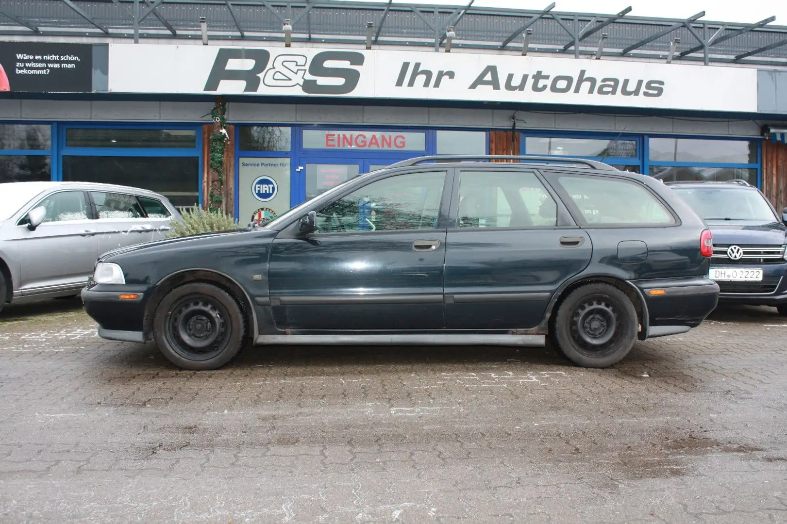 Volvo V40 2.0 Automatik Schwarz - 2