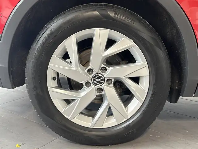 Volkswagen Tiguan view 3