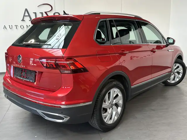 Volkswagen Tiguan view 4