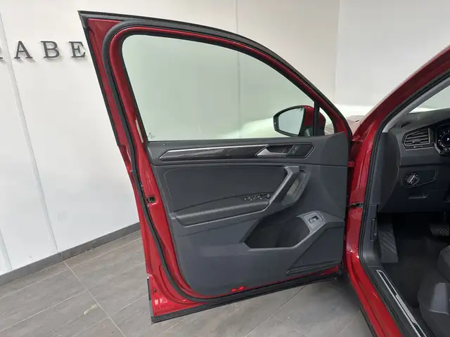 Volkswagen Tiguan view 6
