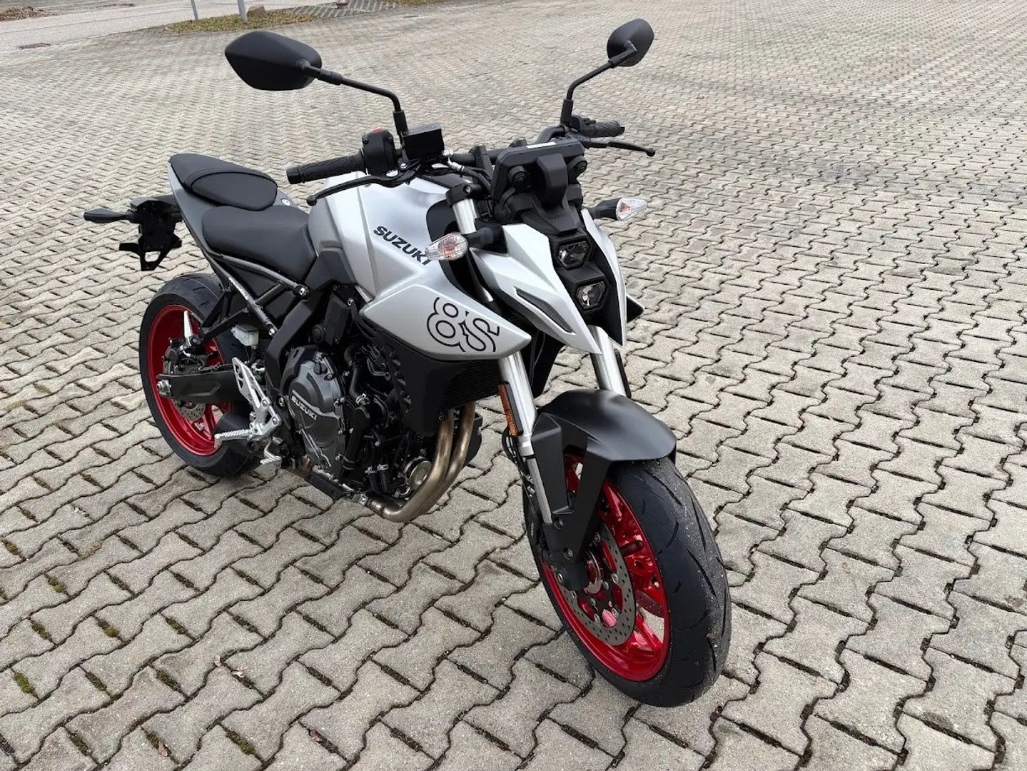 Suzuki GSX 8S Modell 2025 EURO 5+ Ezüst - 2