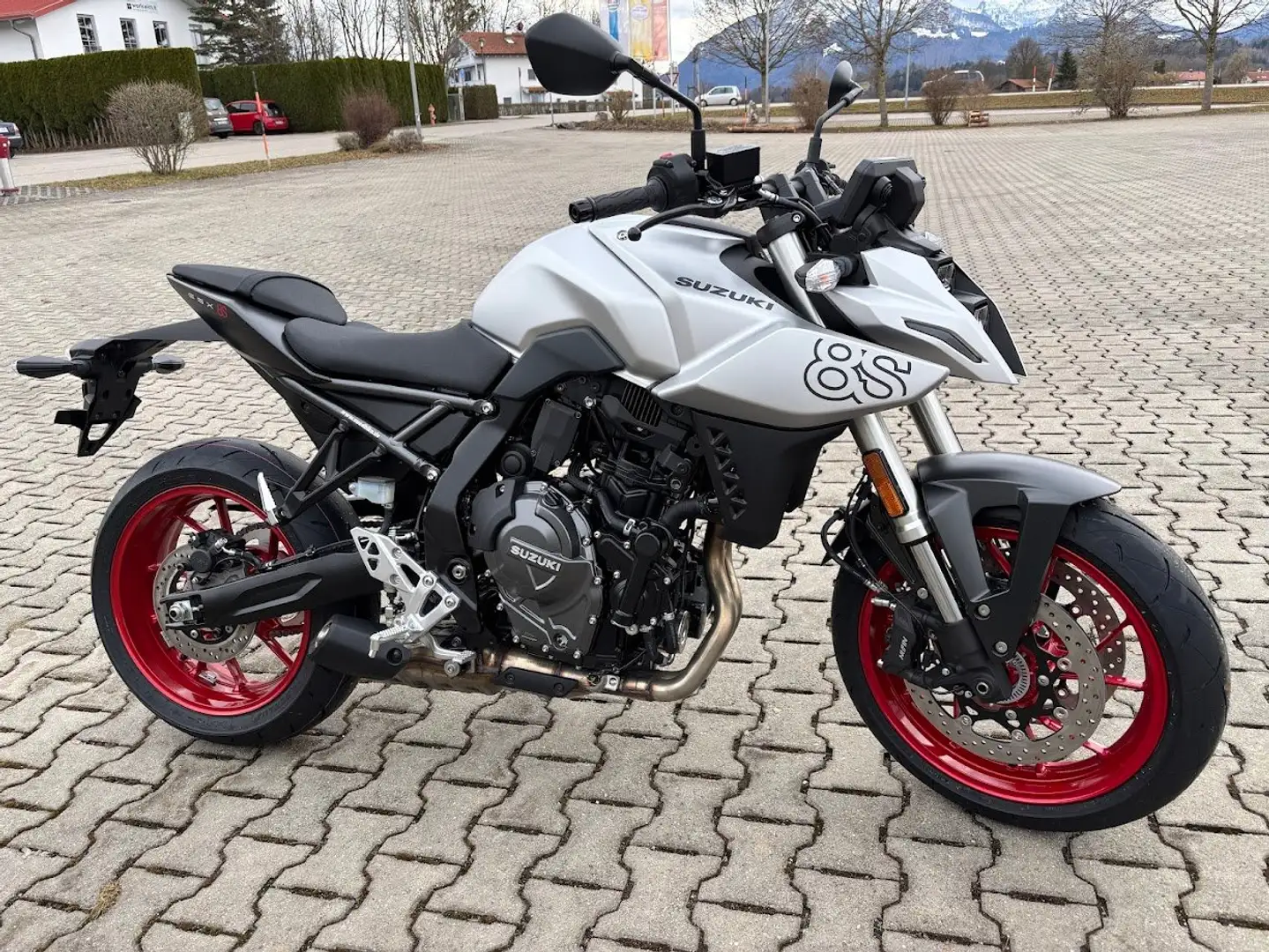 Suzuki GSX 8S Modell 2025 EURO 5+ Ezüst - 1