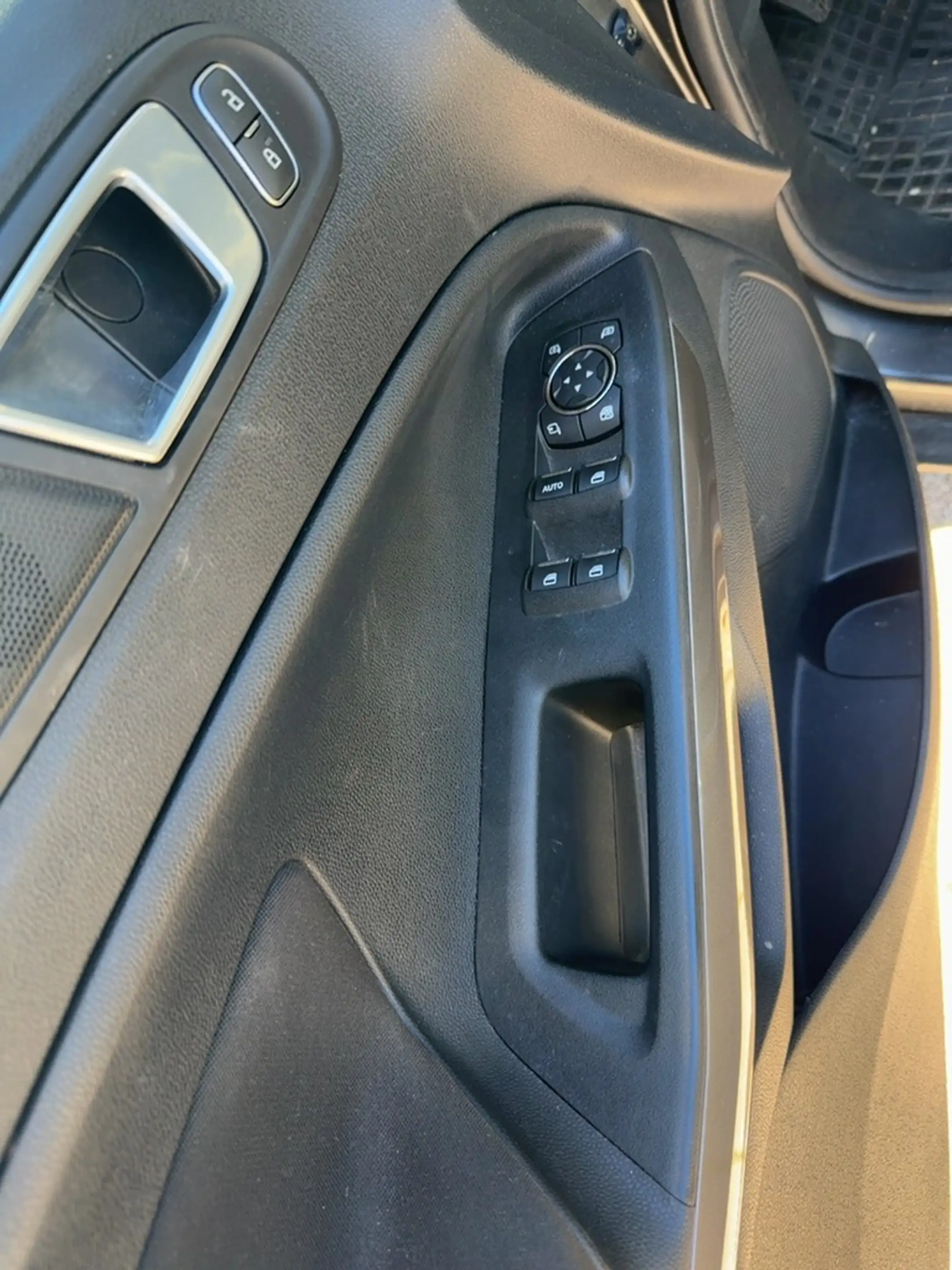 Ford EcoSport Cool — photo 10
